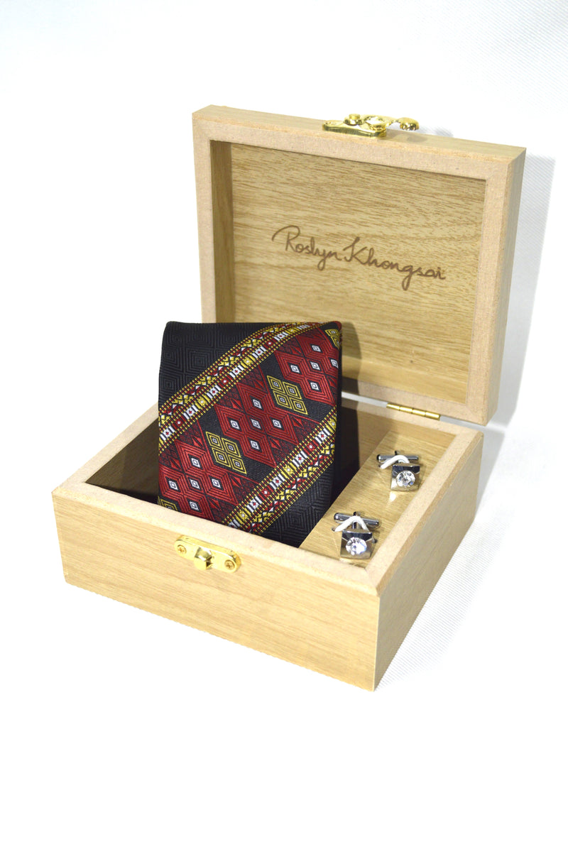 NECKTIE WITH DIAGONALLY PLACED SAIPIKHUP WITH WOODEN GIFT BOX & CUFFLINK