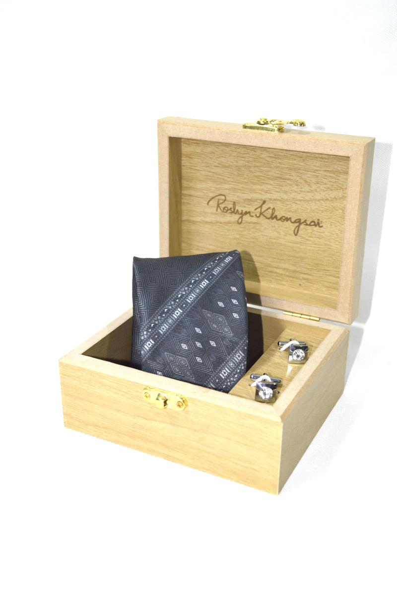 NECKTIE WITH DIAGONALLY PLACED SAIPIKHUP WITH WOODEN GIFT BOX & CUFFLINK