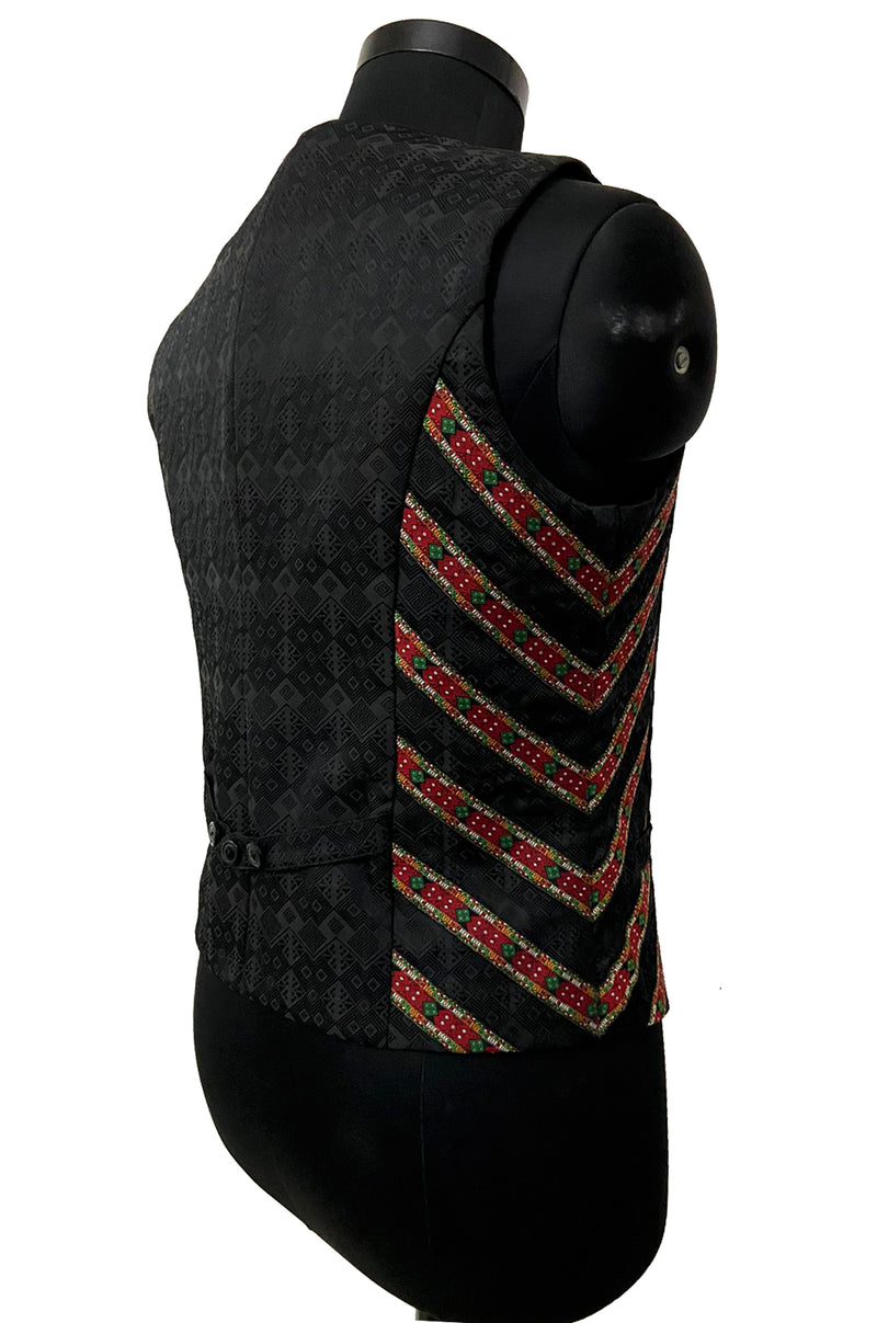 V-NECK MENS WAISTCOAT WITH MITTERED DETAIL AT SIDE PANELS